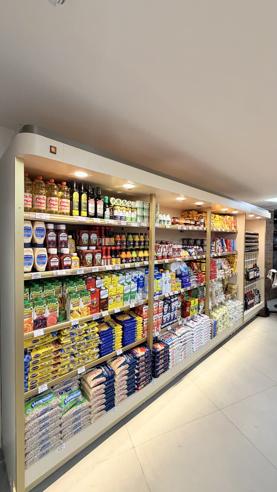 Gôndola de mercearia iluminada