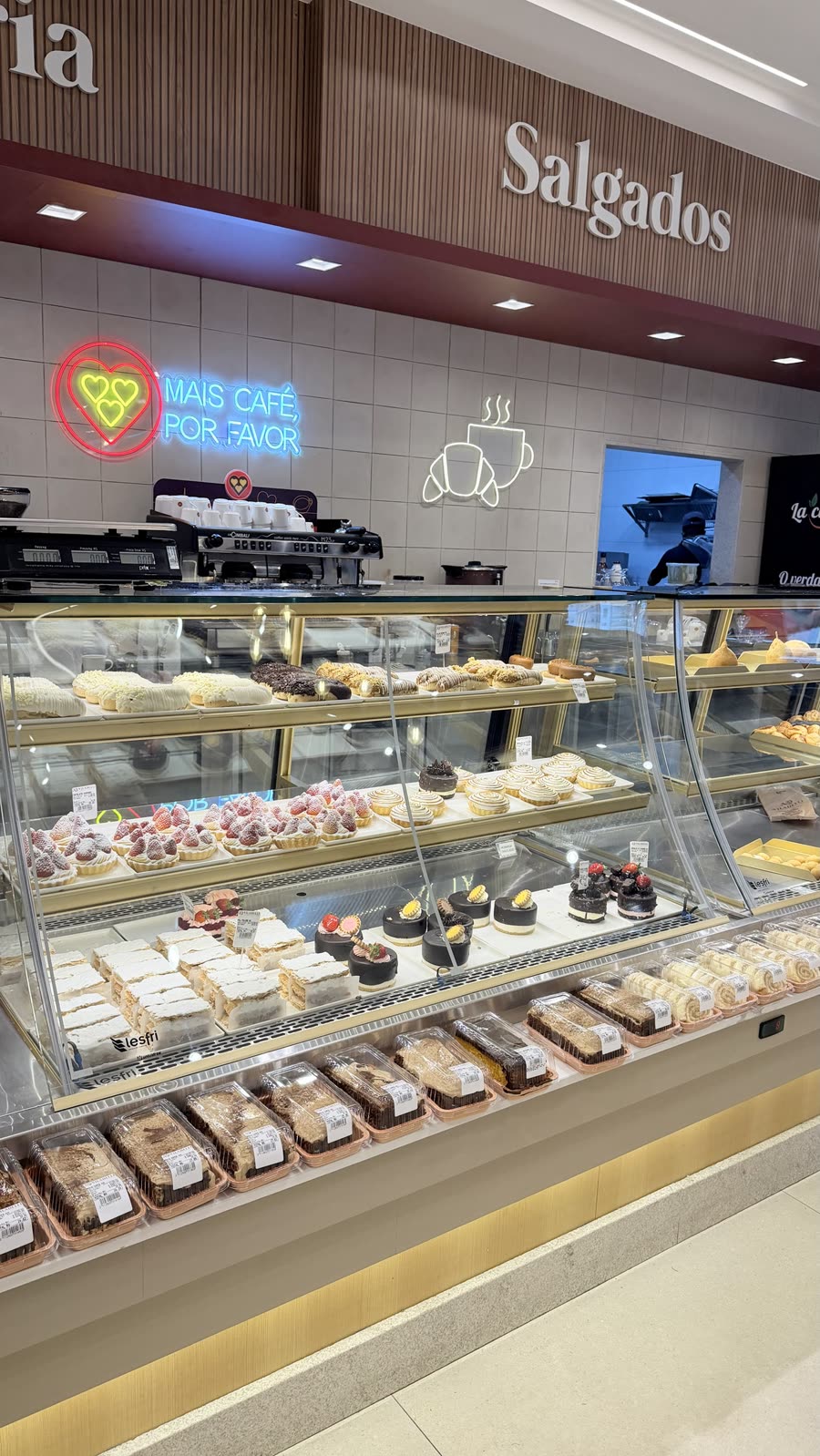 Vitrine de doces com perfil champanhe